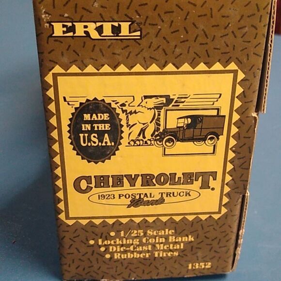 1923 Postal Truck Bank - Black and Green 1/25 scale Ertl Locking Coin Bank - Picture 2 of 6